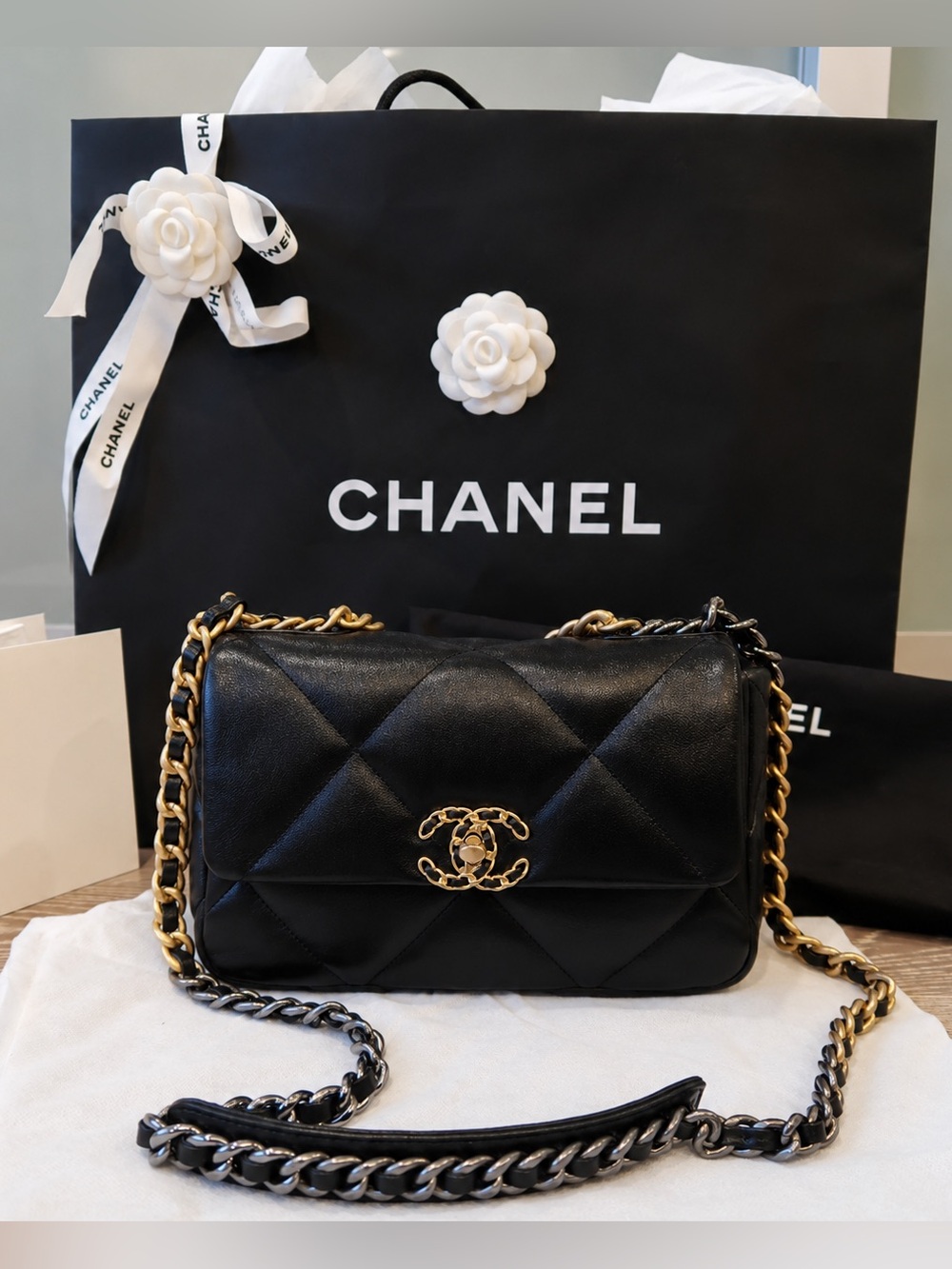 CHANEL 19 Medium Flap Bag Black Quilted Lambskin Mixed Hardware Excellent Condit - Picture 2 of 13